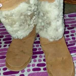 Matching boots and jacket! Worn a few times!